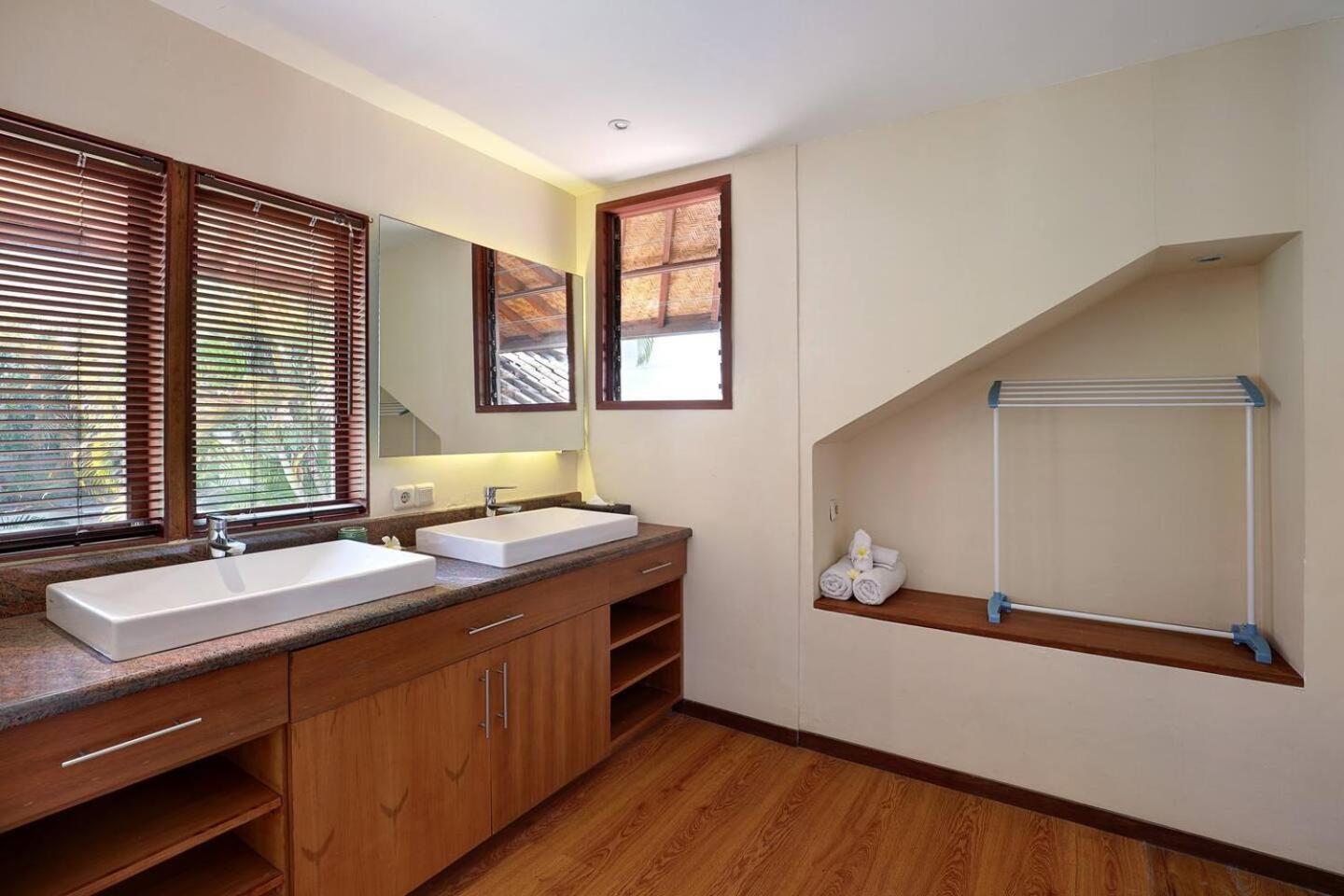 Super Value 4 Bedroom, Walk To Bintang Supermarket Семіньяк Екстер'єр фото